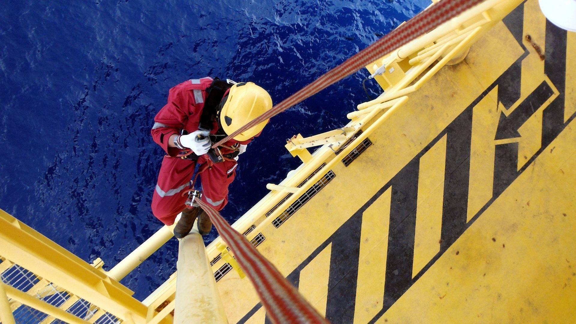 Partner in onshore and offshore rope access, coating and inspection - Future Services Oostende